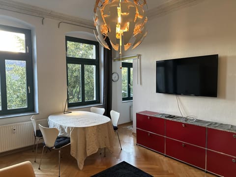 Communal lounge/ TV room, TV and multimedia, Living room, Dining area