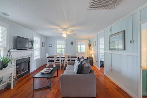 306 E Arctic Ave. House in Folly Beach