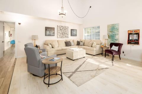 5 Bedroom Home With Firepit House in Rancho Bernardo