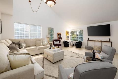 5 Bedroom Home With Firepit House in Rancho Bernardo