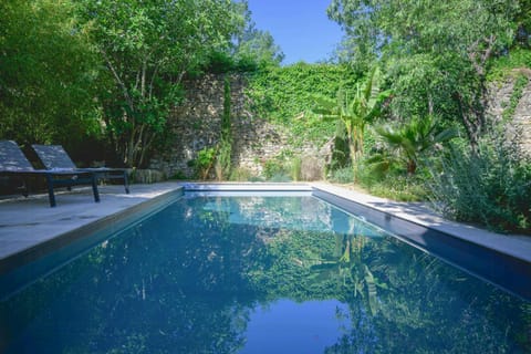 Artist's Villa With Pool Near Aix-En-Provence House in Mallemort