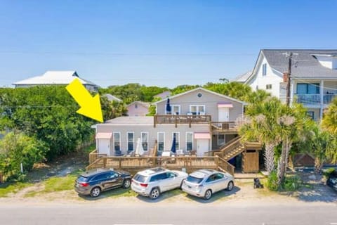 Salty Shack Unit C - Salty Shack - Dog Friendly Home - Across from the Beach - Central Location! Villa in Folly Beach