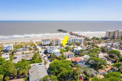 Salty Shack Unit C - Salty Shack - Dog Friendly Home - Across from the Beach - Central Location! Villa in Folly Beach
