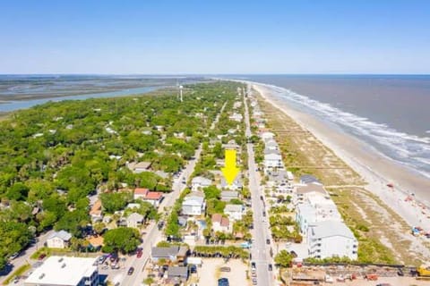 Salty Shack Unit C - Salty Shack - Dog Friendly Home - Across from the Beach - Central Location! Villa in Folly Beach
