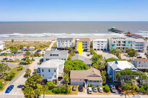 Salty Shack Unit C - Salty Shack - Dog Friendly Home - Across from the Beach - Central Location! Villa in Folly Beach