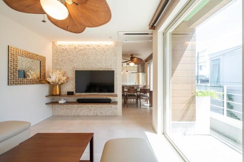 Communal lounge/ TV room, TV and multimedia, Living room, Seating area, Evening entertainment