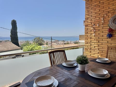 View (from property/room), Balcony/Terrace, Dining area, Sea view