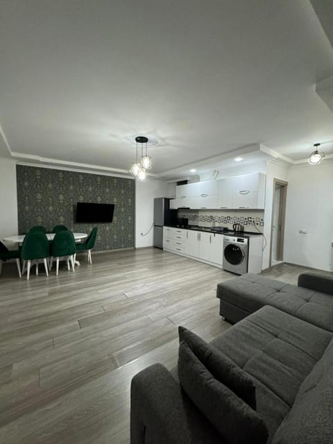 Kitchen or kitchenette, Seating area, Dining area