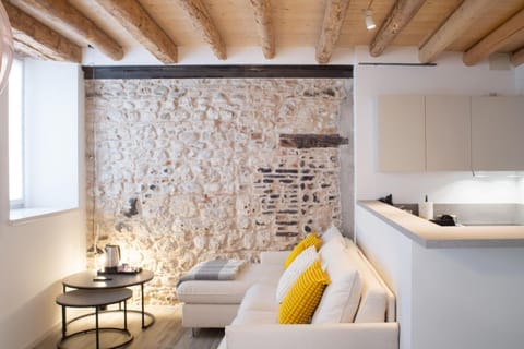 Kitchen or kitchenette, Living room, Seating area