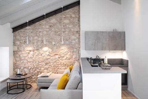 Kitchen or kitchenette, Living room, Seating area, Dining area