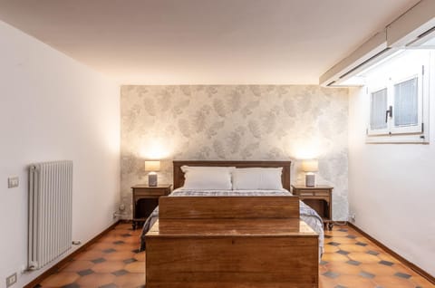 Bed, Photo of the whole room, Bedroom, internet