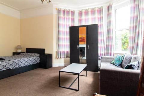 Thornbury Guest House Room 1 Bed and Breakfast in Southampton