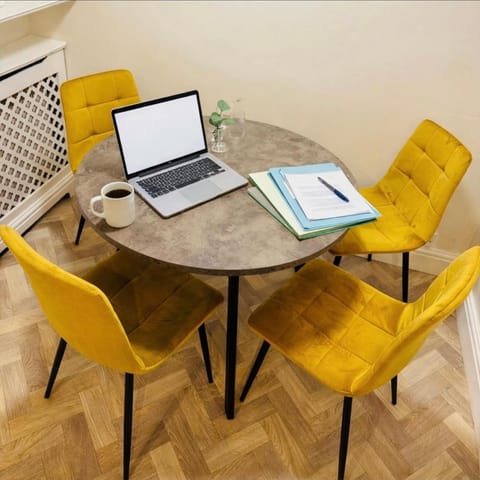 Home away from home-business & leisure travellers House in Northampton