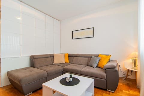 Day, Living room, Decorative detail, Seating area