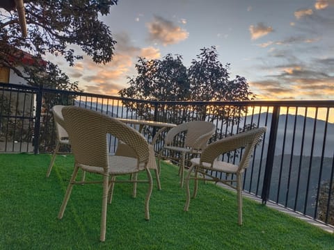 Natural landscape, View (from property/room), Balcony/Terrace, Sunrise, sunbed