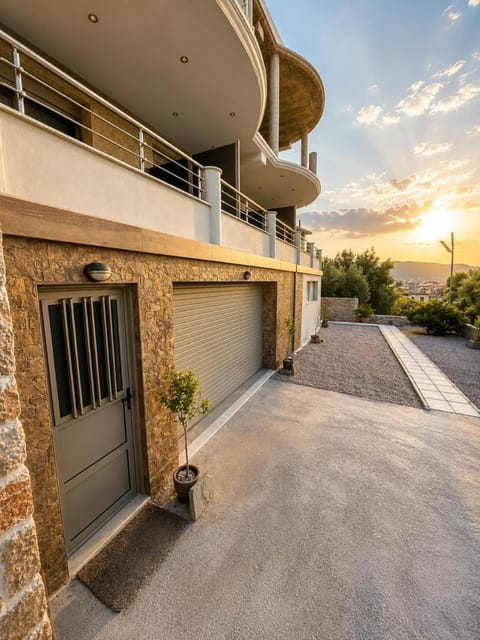 Property building, Day, View (from property/room), Balcony/Terrace