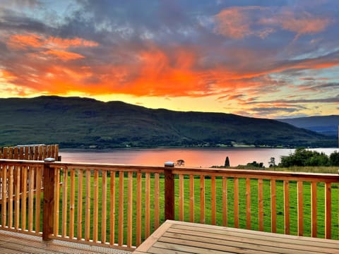Natural landscape, Balcony/Terrace, Lake view, Mountain view, River view, Sunrise, Sunset