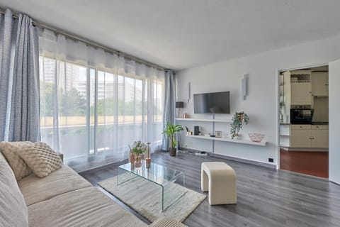 Communal lounge/ TV room, Living room, Seating area
