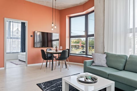 TV and multimedia, Living room, Seating area, Dining area