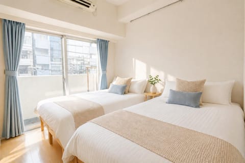 Bed, Photo of the whole room, Bedroom, air conditioner