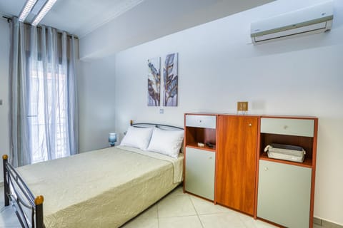 Bed, Photo of the whole room, Bedroom, air conditioner