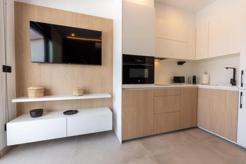 Communal lounge/ TV room, Kitchen or kitchenette, Living room
