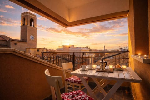 Patio, View (from property/room), Balcony/Terrace, Dining area, City view