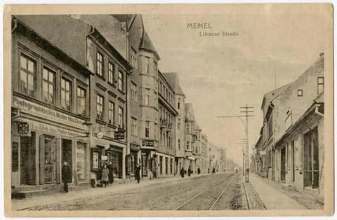 Day, Neighbourhood, City view, Landmark view, Street view, Location