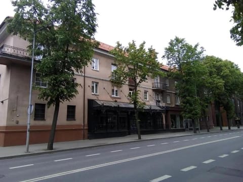 Property building, Day, Neighbourhood, Street view, Location