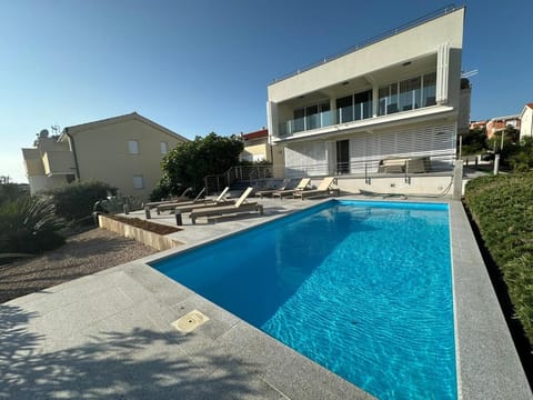 Property building, Day, Pool view, Swimming pool, sunbed