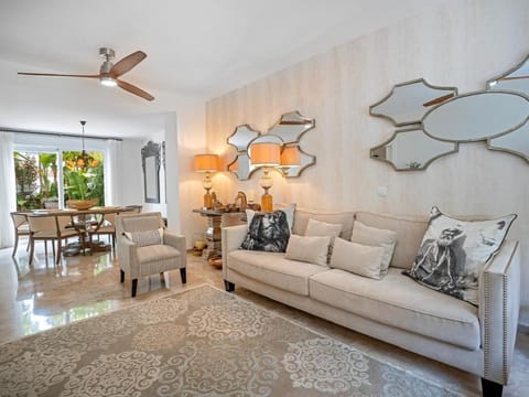 Townhouse in Los Naranjos House in Marbella