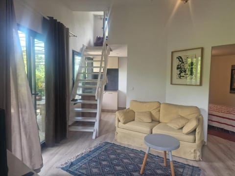 Atypical architect-designed house House in Vence