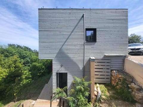 Atypical architect-designed house House in Vence