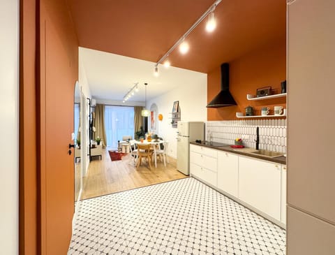 Kitchen or kitchenette, Dining area, dishwasher, stove