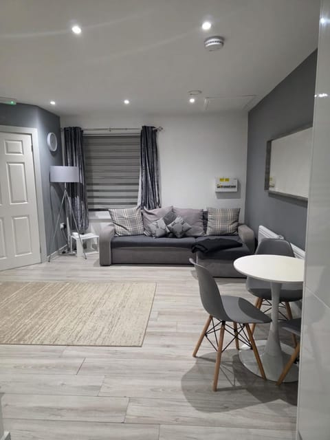 Noahs Corner Apartment in Wales