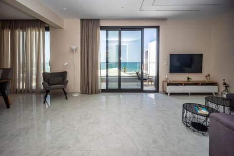 Communal lounge/ TV room, Living room, Seating area, Sea view