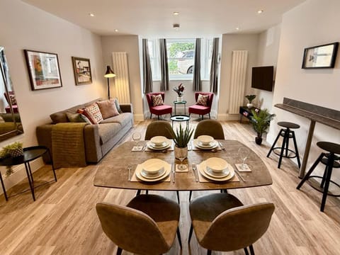 Beachside Comfort, Beach & Castle, Free Parking Apartment in Portsmouth