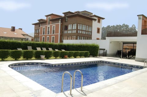 Property building, Day, Swimming pool, Swimming pool, Swimming pool