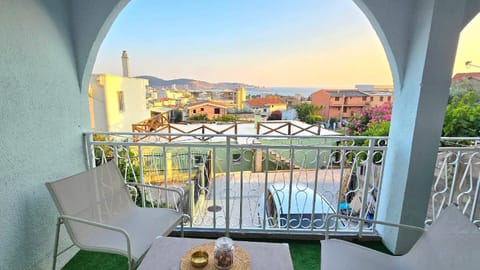 Property building, Day, View (from property/room), Balcony/Terrace