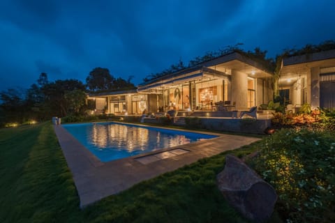 Shower, Toilet, Property building, Patio, Facade/entrance, Bed, Night, Garden, Bathroom, View (from property/room), Living room, Seating area, Dining area, Bedroom, Guests, Garden view, Pool view, Area and facilities, Swimming pool, Parking, furniture, microwave, sunbed, wardrobe, air conditioner