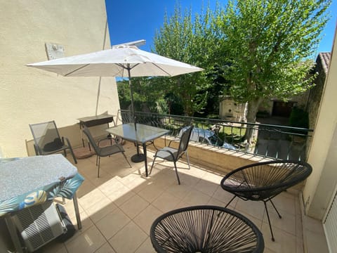 Patio, Spring, Day, BBQ facilities, View (from property/room), Balcony/Terrace, Balcony/Terrace, Dining area, Sunrise, sunbed