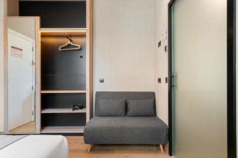 Photo of the whole room, wardrobe