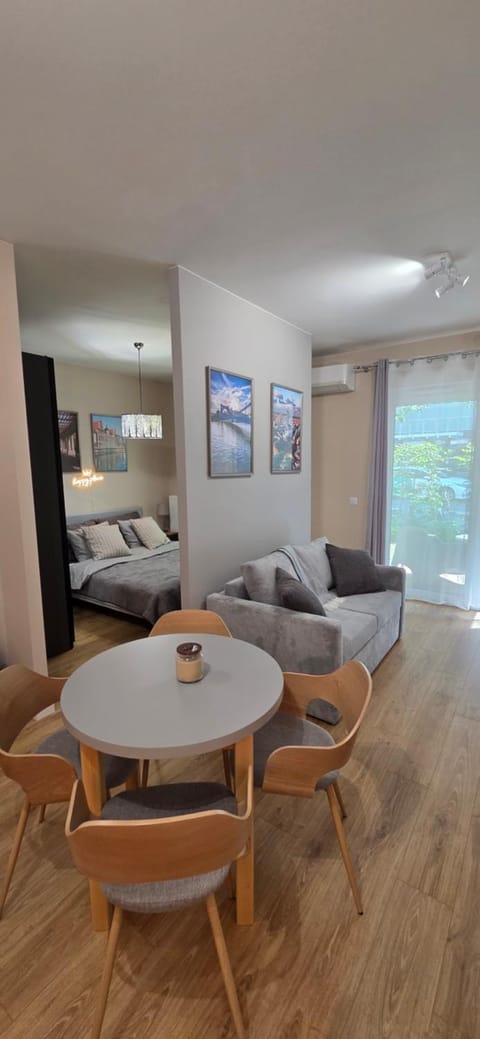 Bed, Living room, Photo of the whole room, Seating area, Bedroom