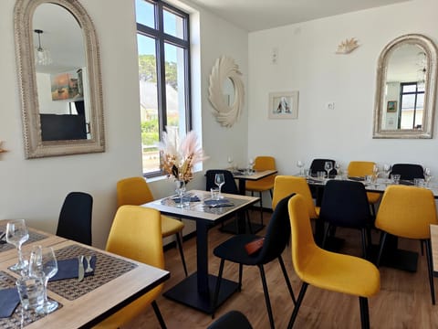 Restaurant/places to eat, Restaurant/places to eat