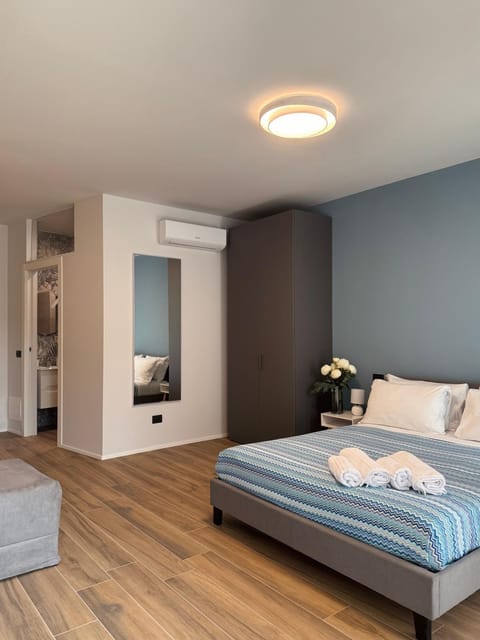 Bed, Photo of the whole room, Bedroom, towels, air conditioner