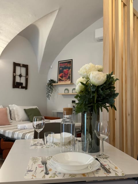 Living room, Decorative detail, Dining area