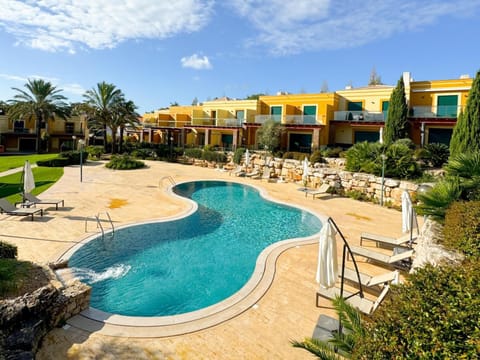 Swimming pool, sunbed