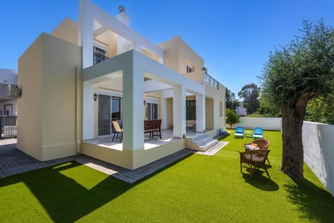 Property building, Patio, Day, Garden, Garden