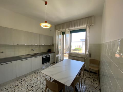 Ampio appartamento vista mare per 6 persone Apartment in Albenga