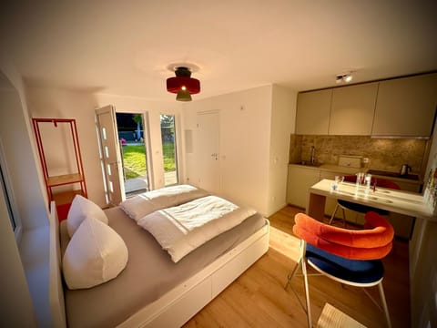 Bed, Kitchen or kitchenette, Photo of the whole room, Bedroom
